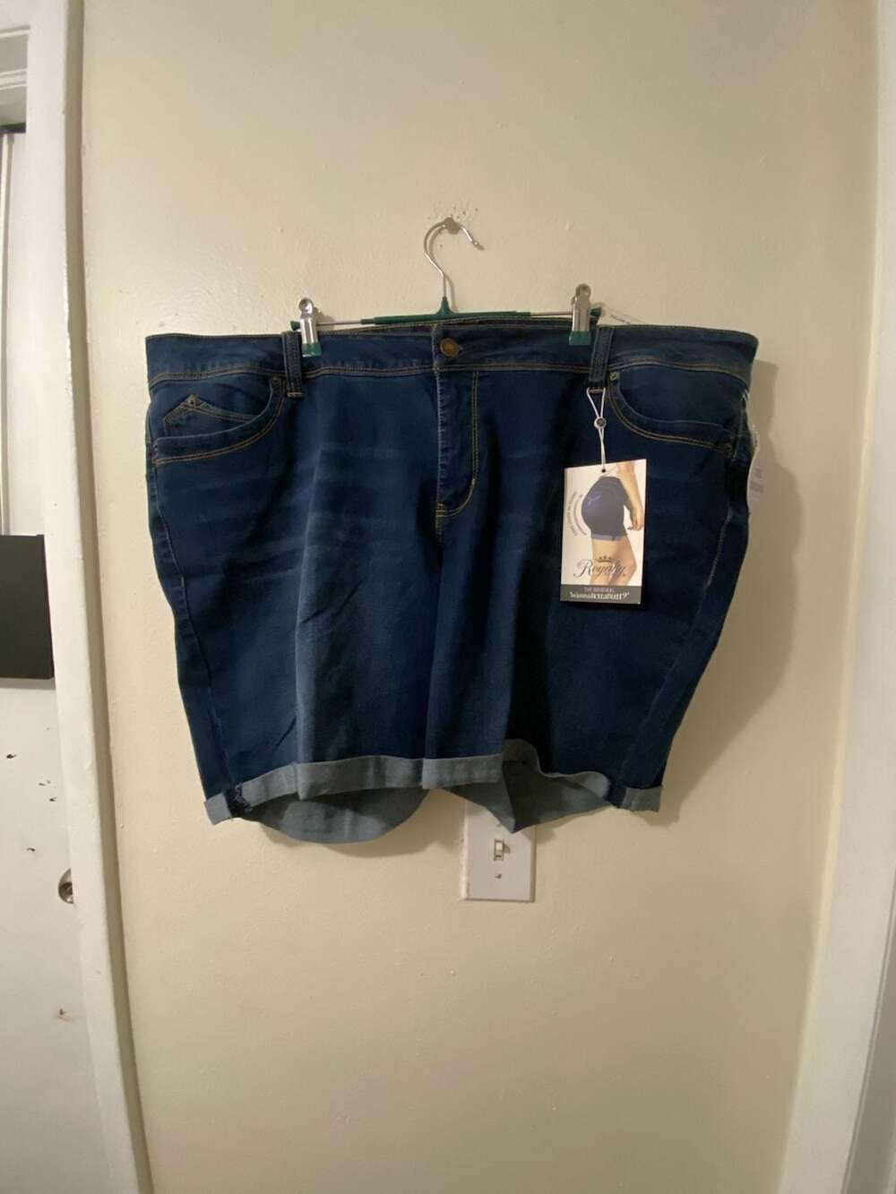 Royalty For Me Mid Rise Shorts Size 22W Dark Wash Denim Cuffed